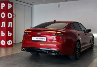 Подержанный автомобиль Kia Stinger 2021 года (4 фото)