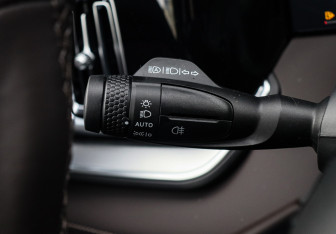 Подержанный автомобиль Geely Monjaro 2025 года (31 фото)