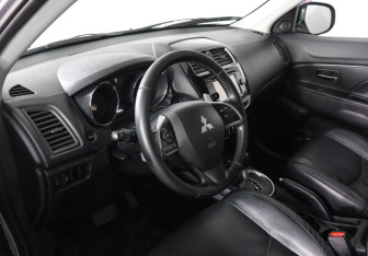 Подержанный автомобиль Mitsubishi ASX 2014 года (9 фото)