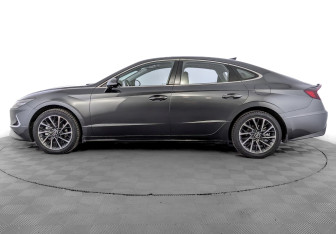 Подержанный автомобиль Hyundai Sonata 2023 года (8 фото)