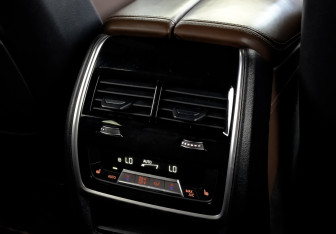 Подержанный автомобиль BMW X6 2020 года (30 фото)