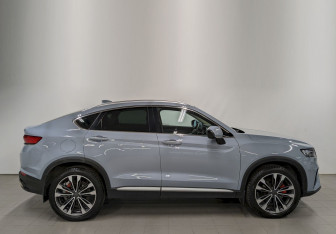 Подержанный автомобиль Geely Tugella 2022 года (4 фото)