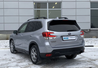 Подержанный автомобиль Subaru Forester Suv 2019 года (7 фото)