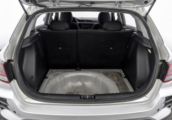 Подержанный автомобиль Kia Rio Hatchback 2021 года (10 фото)