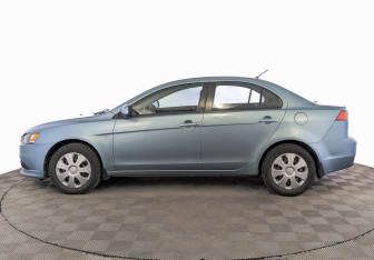 Подержанный автомобиль Mitsubishi Lancer Sedan 2011 года (8 фото)