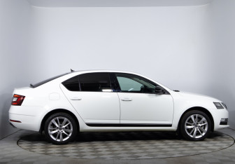 Подержанный автомобиль Skoda Octavia Liftback 2017 года (4 фото)