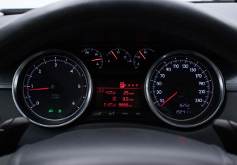 Подержанный автомобиль Peugeot 508 Sedan 2012 года (12 фото)
