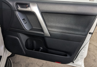 Подержанный автомобиль Toyota Land Cruiser Prado 2020 года (24 фото)