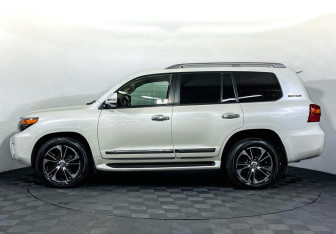 Подержанный автомобиль Toyota Land Cruiser Suv 2014 года (8 фото)