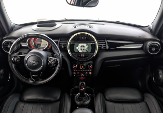 Подержанный автомобиль MINI Hatch 2020 года (14 фото)