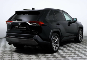 Подержанный автомобиль Toyota RAV4 2019 года (3 фото)