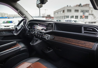 Подержанный автомобиль Volkswagen Multivan 2020 года (11 фото)