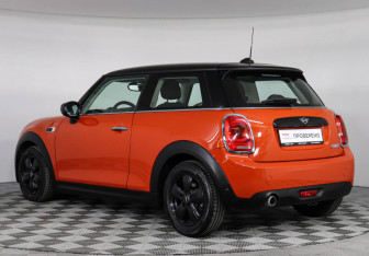 Подержанный автомобиль MINI Hatch 2021 года (7 фото)