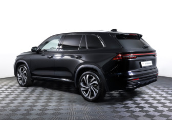 Подержанный автомобиль Geely Monjaro 2023 года (7 фото)