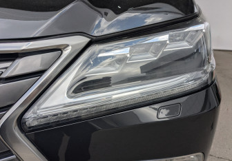 Подержанный автомобиль Lexus LX 2017 года (11 фото)