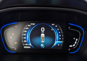 Подержанный автомобиль Geely Coolray 2023 года (16 фото)