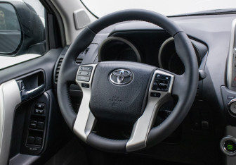 Подержанный автомобиль Toyota Land Cruiser Prado 2013 года (15 фото)