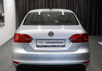 Подержанный автомобиль Volkswagen Jetta Sedan 2012 года (5 фото)