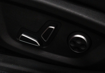 Подержанный автомобиль Changan UNI-V 2023 года (17 фото)