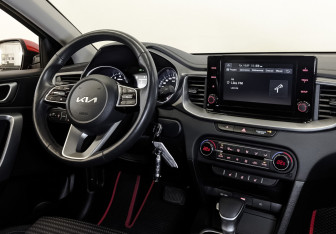 Подержанный автомобиль Kia Ceed Hatchback 2022 года (24 фото)