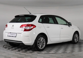 Подержанный автомобиль Citroen C4 Hatchback 2011 года (5 фото)