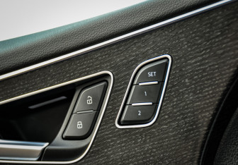 Подержанный автомобиль Audi Q8 2019 года (17 фото)