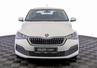 Подержанный автомобиль Skoda Rapid Liftback 2021 года (2 фото)