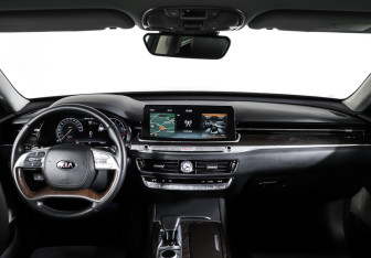 Подержанный автомобиль Kia K900 2019 года (17 фото)