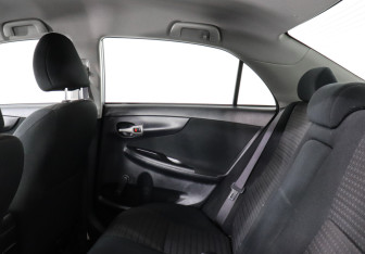 Подержанный автомобиль Toyota Corolla Sedan 2008 года (8 фото)
