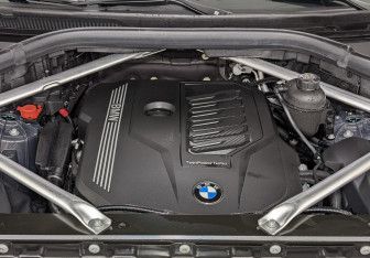 Подержанный автомобиль BMW X6 2023 года (9 фото)