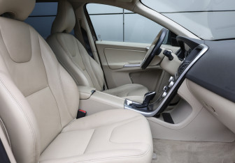 Подержанный автомобиль Volvo XC60 2015 года (11 фото)