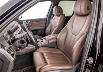 Подержанный автомобиль BMW X5 2020 года (20 фото)