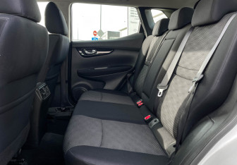 Подержанный автомобиль Nissan Qashqai 2015 года (10 фото)