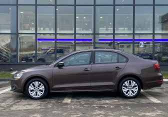 Подержанный автомобиль Volkswagen Jetta Sedan 2014 года (8 фото)