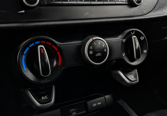 Подержанный автомобиль Kia Rio Hatchback 2021 года (20 фото)