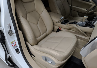 Подержанный автомобиль Porsche Cayenne 2015 года (22 фото)