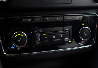 Подержанный автомобиль Skoda Superb Liftback 2013 года (14 фото)