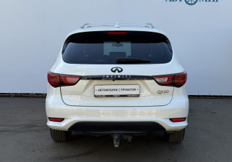 Подержанный автомобиль Infiniti QX60 2017 года (6 фото)