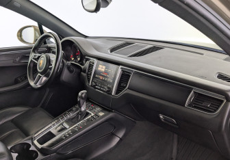 Подержанный автомобиль Porsche Macan 2016 года (11 фото)