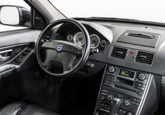 Подержанный автомобиль Volvo XC90 2011 года (9 фото)