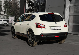 Подержанный автомобиль Nissan Qashqai 2011 года (6 фото)