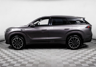 Подержанный автомобиль Jaecoo J8 2024 года (8 фото)