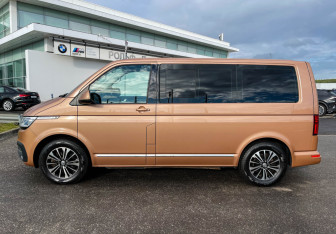 Подержанный автомобиль Volkswagen Multivan 2020 года (8 фото)