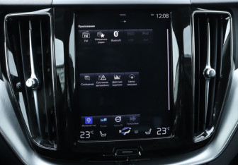 Подержанный автомобиль Volvo XC60 2019 года (21 фото)