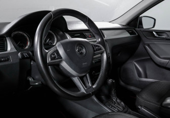 Подержанный автомобиль Skoda Rapid Liftback 2016 года (14 фото)