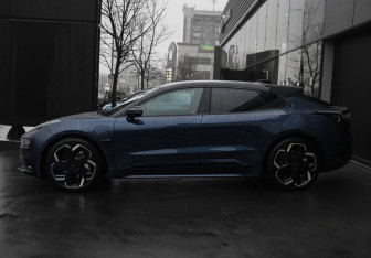 Подержанный автомобиль Zeekr 001 2023 года (8 фото)