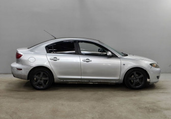 Подержанный автомобиль Mazda 3 Sedan 2004 года (4 фото)