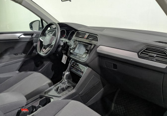 Подержанный автомобиль Volkswagen Tiguan 2021 года (12 фото)