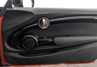 Подержанный автомобиль MINI Hatch 2019 года (25 фото)