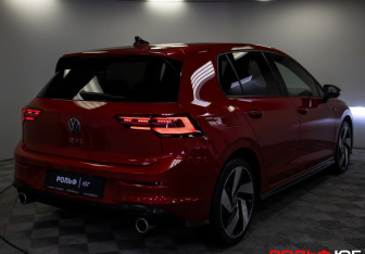 Подержанный автомобиль Volkswagen Golf GTI Hatchback 2021 года (37 фото)